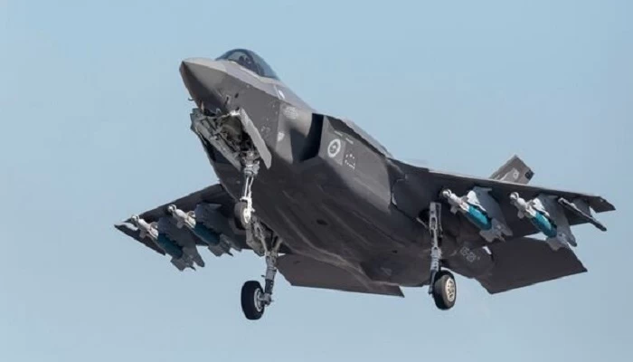 F-35 της RAAF με έξυπνες βόμβες GBU-12